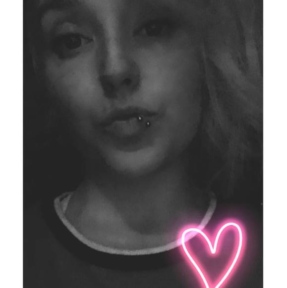 Meet your Posher, Tuesday - Picture 1 of 1